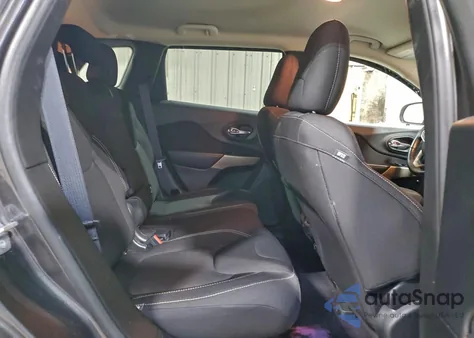 2017 Jeep Cherokee Latitude z USA, uszkodzony, nr VIN 1C4PJMCS4HW588042